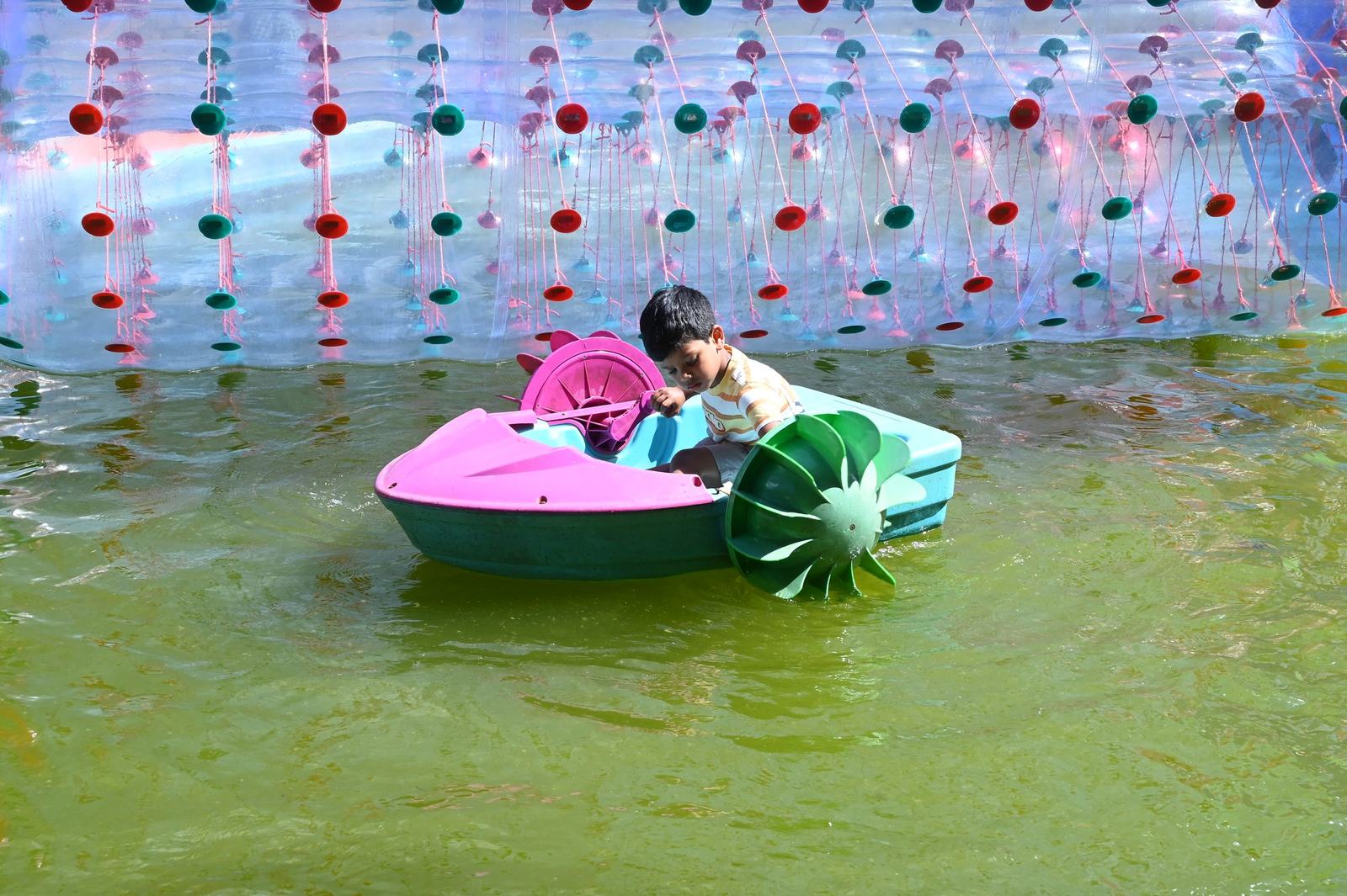 Kids’ boating at Thrill Valley